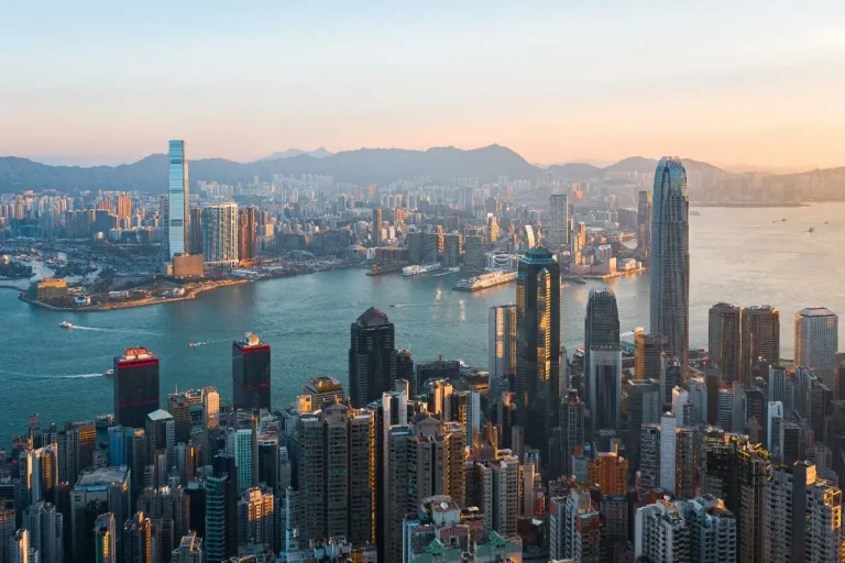 Réduction de la période de quarantaine à Hong Kong