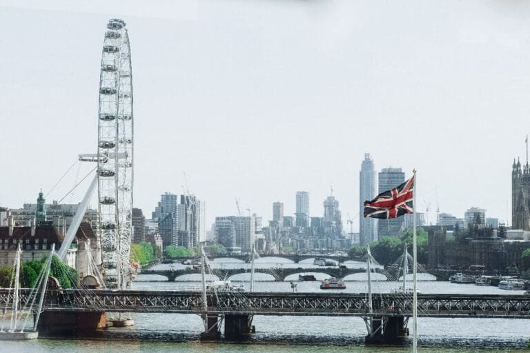 Le Royaume-Uni annonce une dispense de visa pour 3 pays