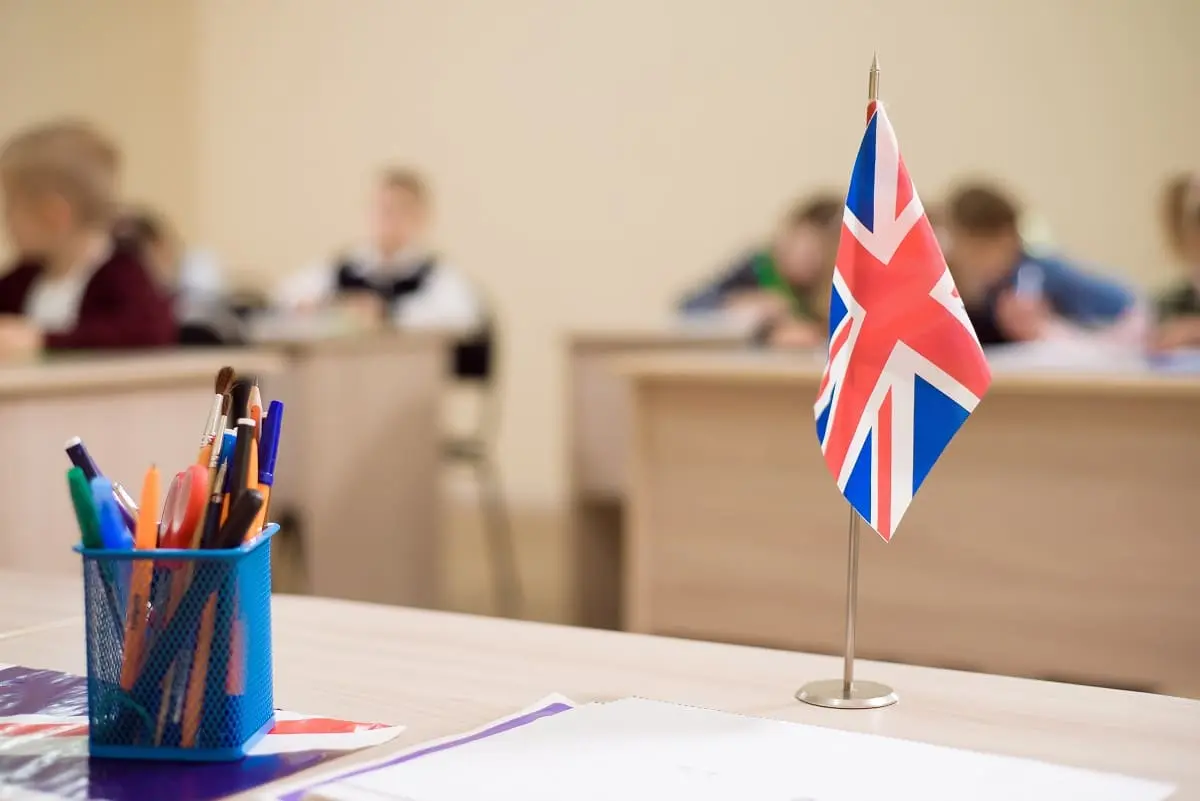 Voyage scolaire au Royaume-Uni: la carte d’identité suffira en 2024
