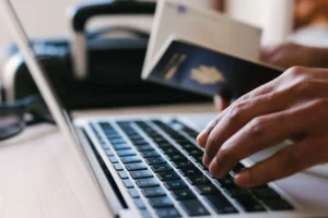¿Qué diferencia hay entre un visado electrónico (e-Visa) y una Autorización Electrónica de Viaje (ETA)?