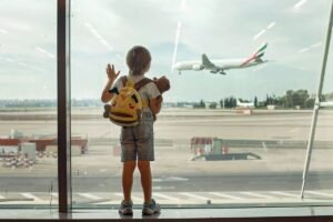 ¡Dejan a su hijo en el aeropuerto por no tener visado y se van de vacaciones!