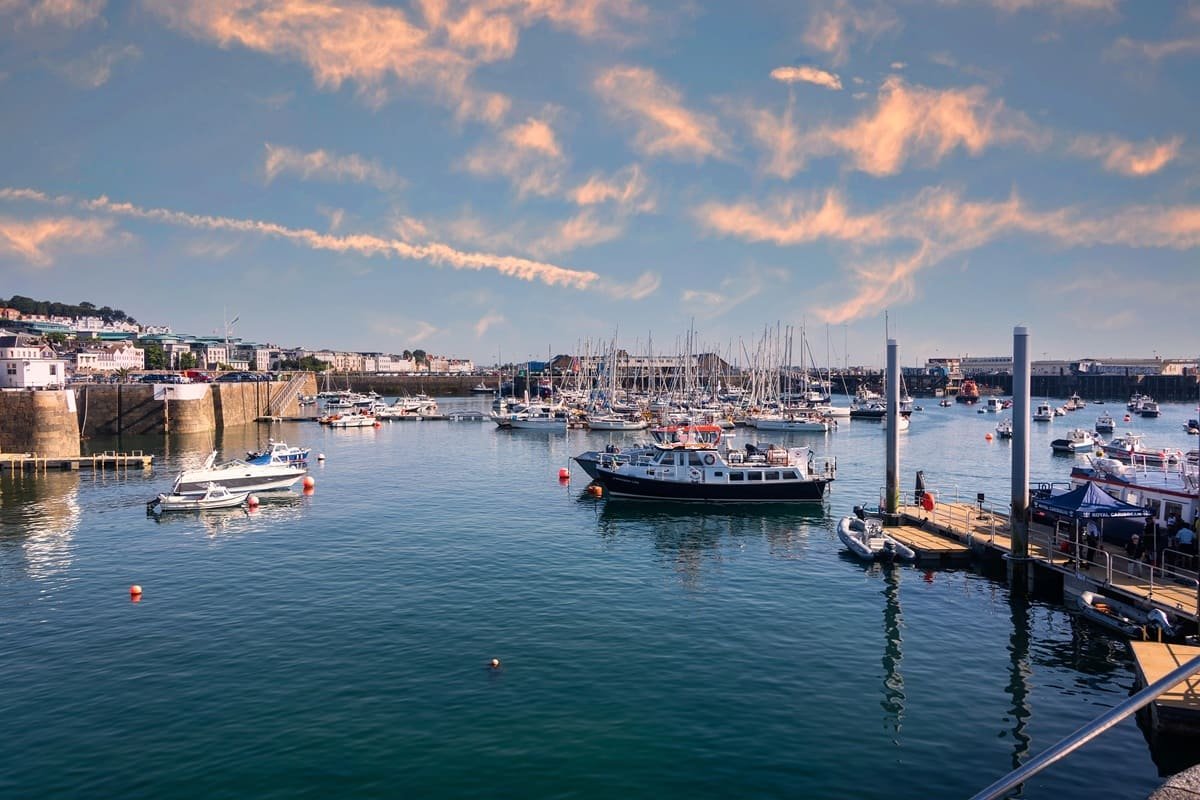 Guernsey extends French ID card scheme until 2026