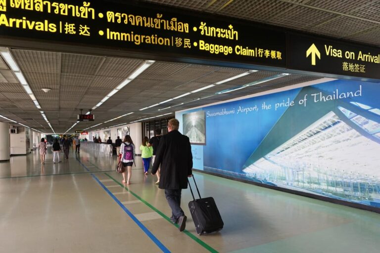 Thaïlande : amendes supprimées et aide envisagée pour les touristes bloqués par la crise au Moyen-Orient