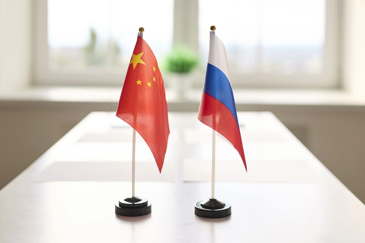 China prorroga la exención de visado para los viajeros rusos hasta finales de 2027