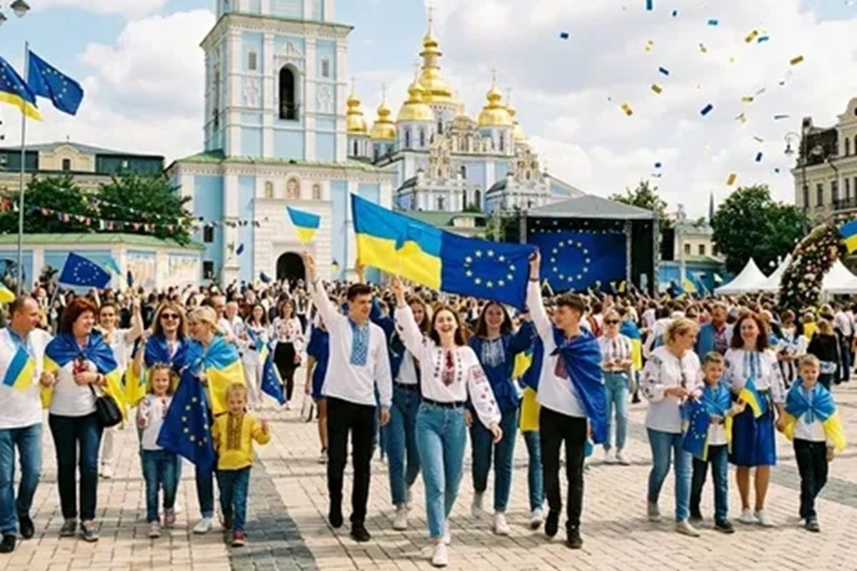 Is insurance mandatory for foreigners entering Ukraine in 2026?
