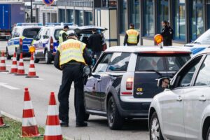 Schengen : Bruxelles appelle neuf pays à lever progressivement les contrôles aux frontières intérieures